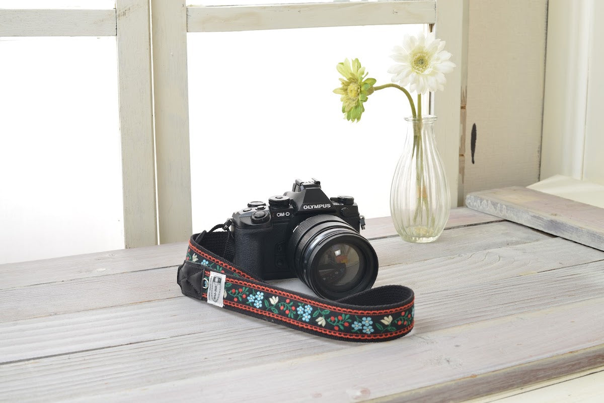 mi-na Camera Strap Beautiful Bouquet 3cm