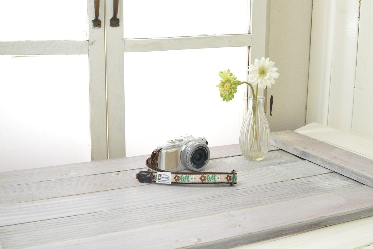 mi-na Camera Strap Retro Floral Beige 2cm