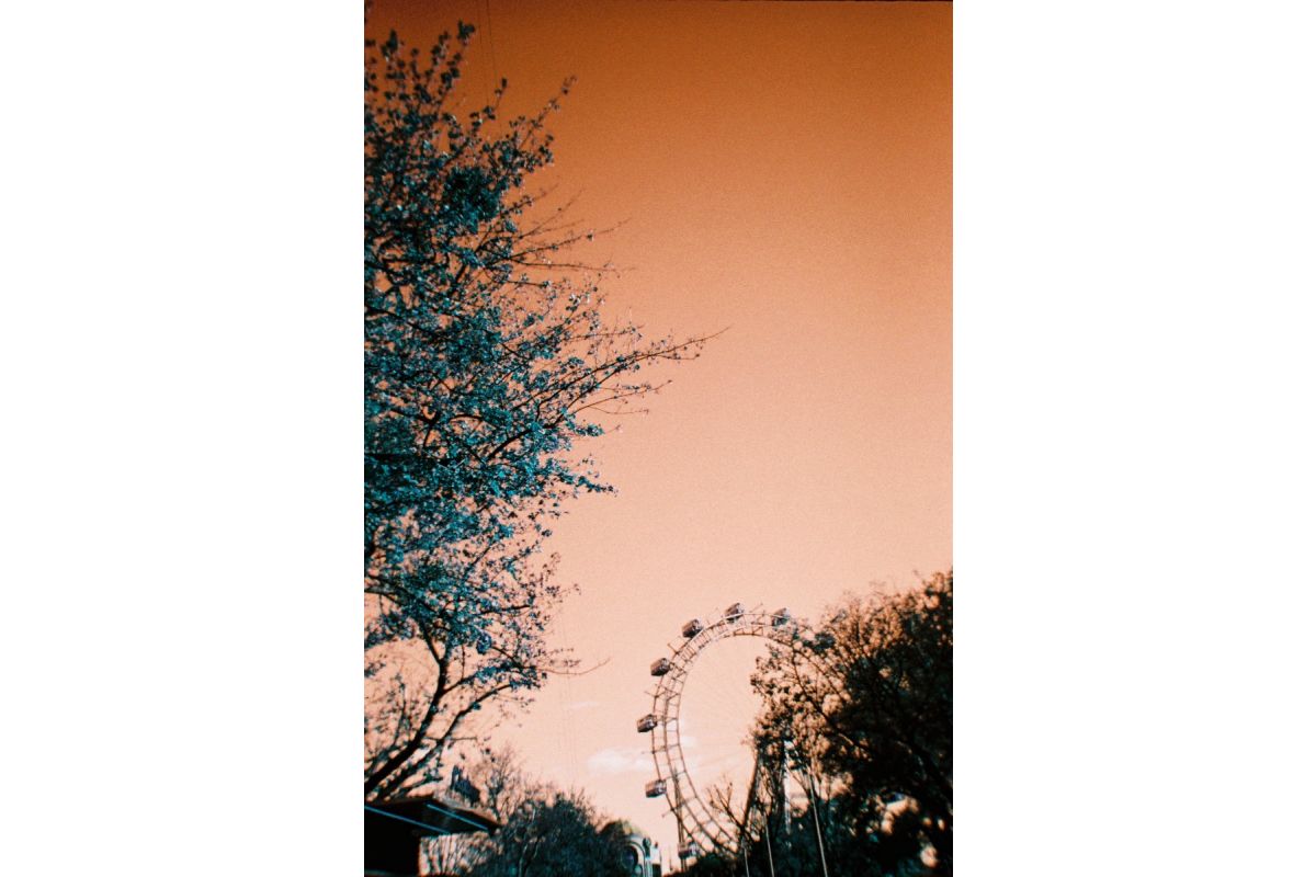 Lomography Simple Use Reloadable Film Camera LomoChrome Turquoise