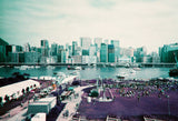 使用 Lomography 簡易膠片相機迷失在紫色迷幻中