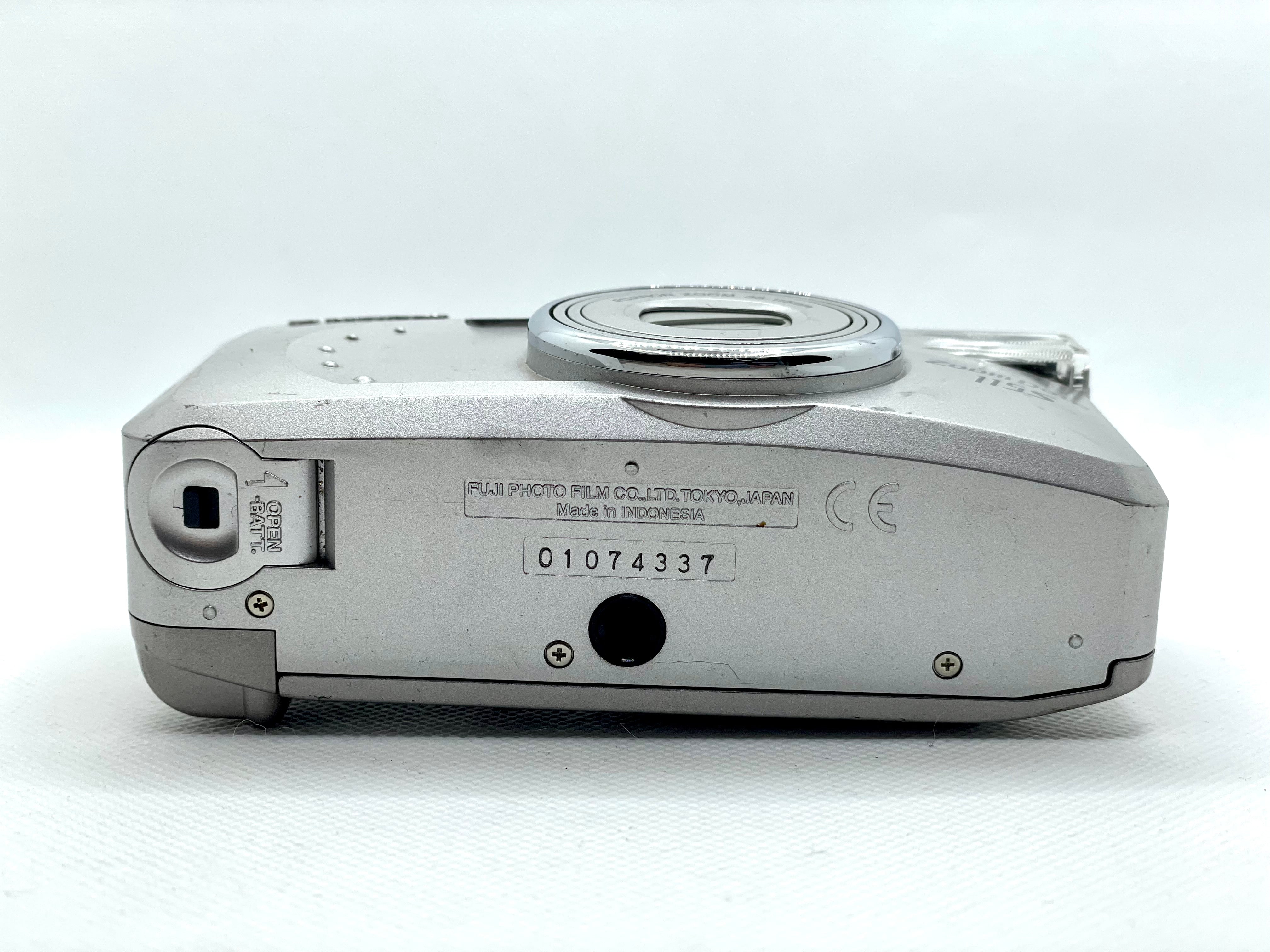 Fujifilm Zoom Date 115S