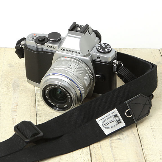 mi-na Camera Strap — H.L. Linen Black (2.5cm)